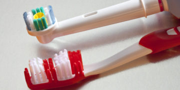 Sorgfältige Mundhygiene ist vor allem im Alter enorm wichtig. Foto SteveAllenPhoto via Twenty20