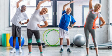 Vor allem ältere Menschen sollten frühzeitig einem Bewegungsmangel vorbeugen. Foto: © LIGHTFIELD STUDIOS / stock adobe